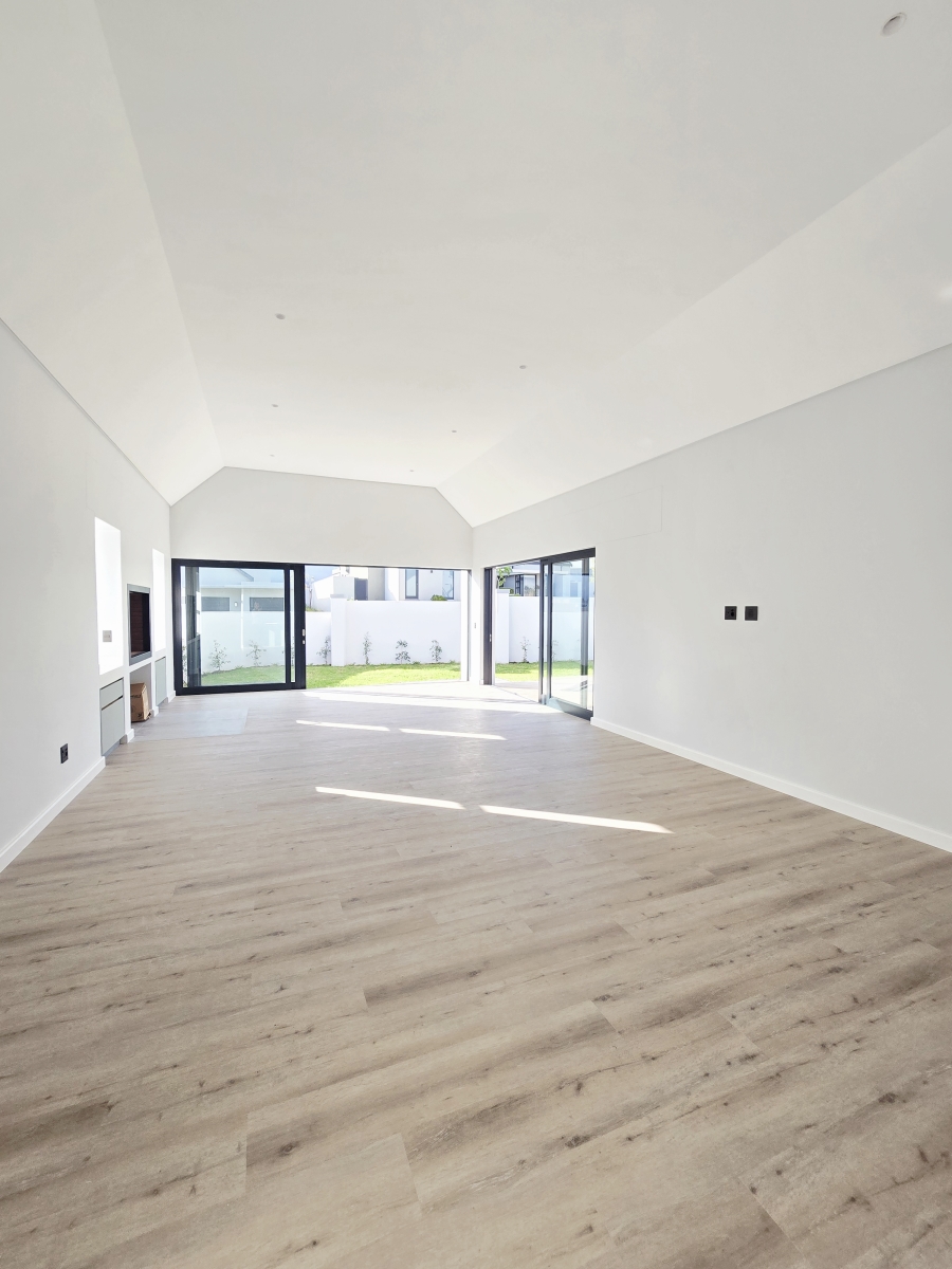 3 Bedroom Property for Sale in Kingswood Golf Estate Western Cape